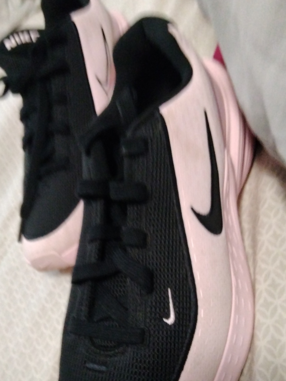 Nike Women’s Black & Light Pink Training Sneakers
